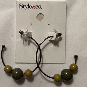 NWT green multi bead hoop earrings never worn